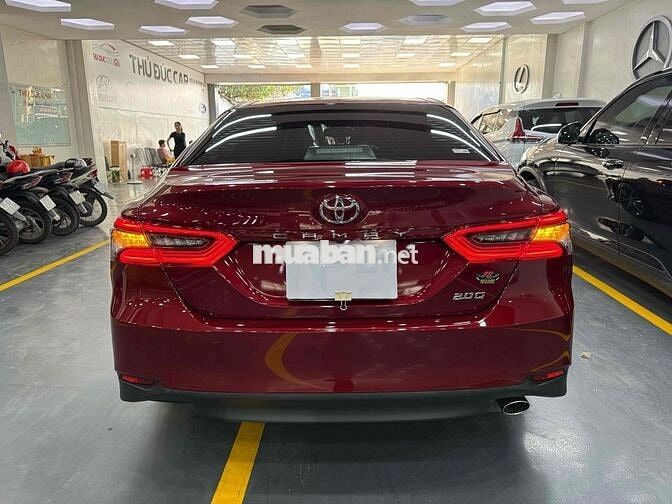 Toyota Camry 2.0Q 2022 lướt giá tốt ạ