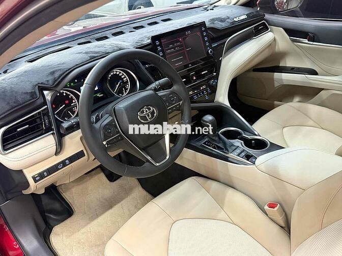 Toyota Camry 2.0Q 2022 lướt giá tốt ạ