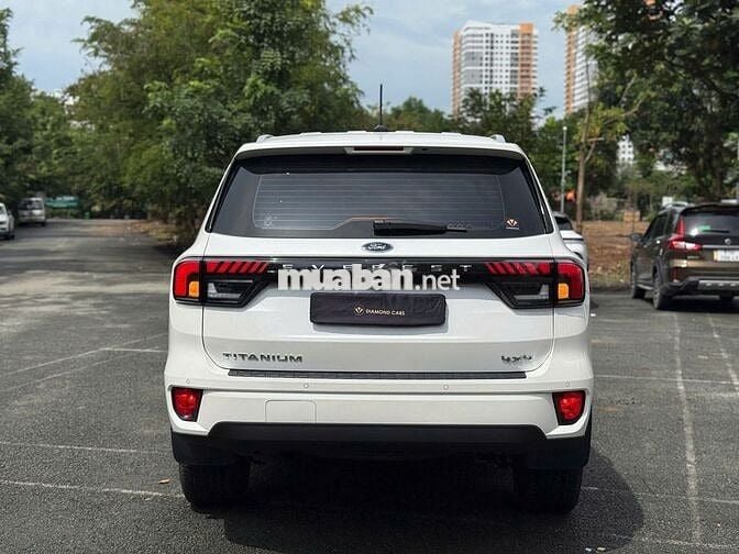 Ford Everest 2023 Titanium Plus 2.0L 4x4 AT