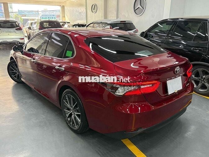 Toyota Camry 2.0Q 2022 lướt giá tốt ạ