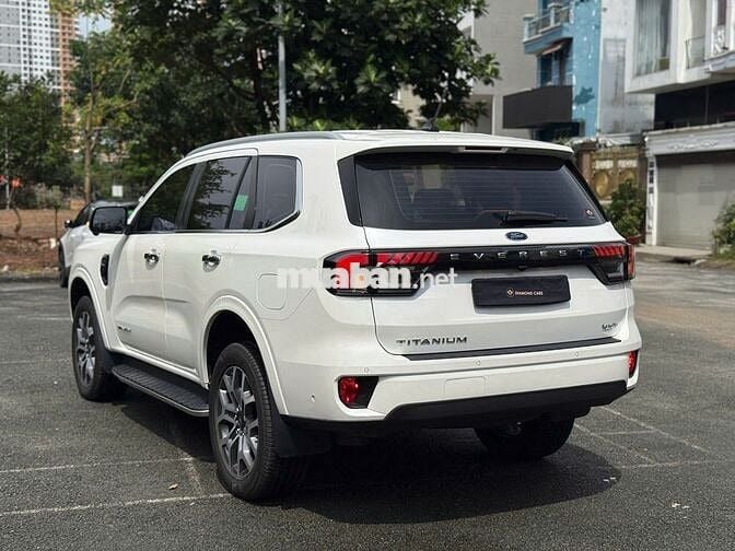 Ford Everest 2023 Titanium Plus 2.0L 4x4 AT