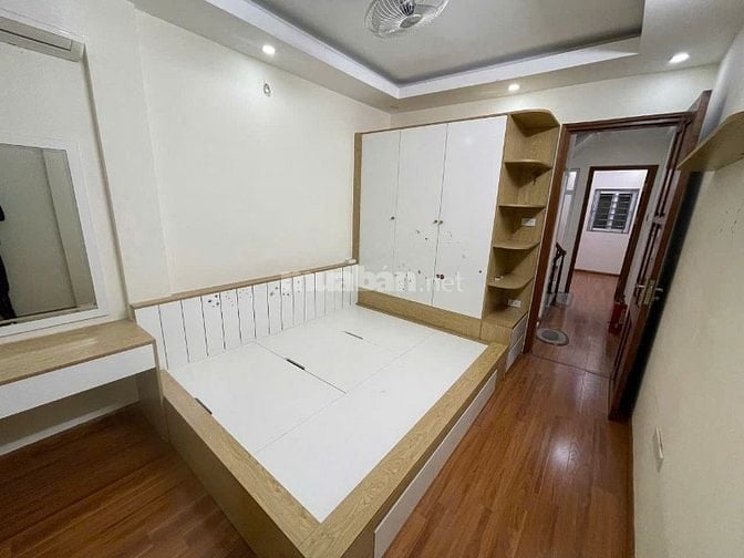  Cho thuê nhà ngõ 31 trần quốc hoàn 43m x5T ô tô đỗ cửa