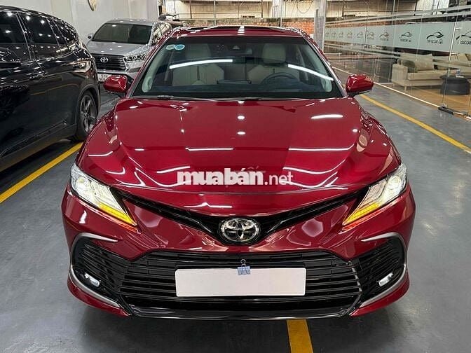 Toyota Camry 2.0Q 2022 lướt giá tốt ạ