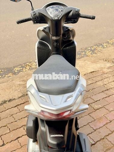 VISION 2024 MÀU TRẮNG KHÁCH HỎI NHIỀU