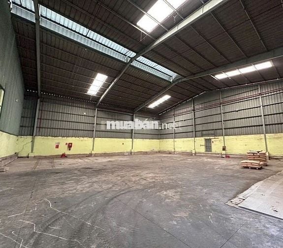Kho diện tích 700m2 cần cho thuê gấp ở Đường Bùi Văn Ba đường cont