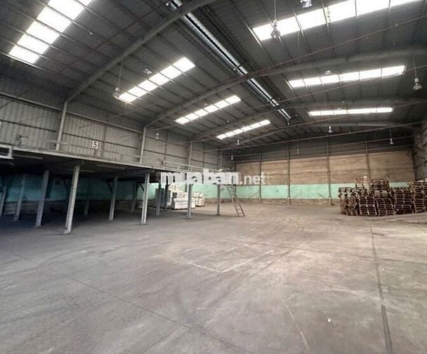 Kho diện tích 700m2 cần cho thuê gấp ở Đường Bùi Văn Ba đường cont