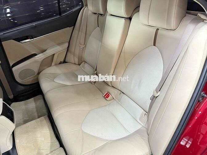 Toyota Camry 2.0Q 2022 lướt giá tốt ạ