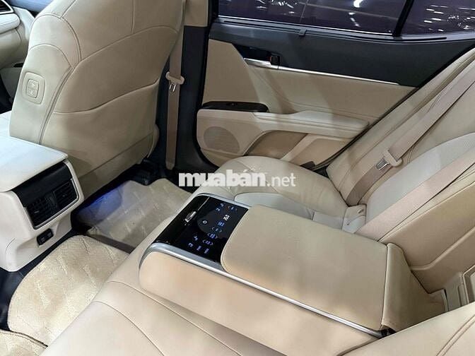 Toyota Camry 2.0Q 2022 lướt giá tốt ạ