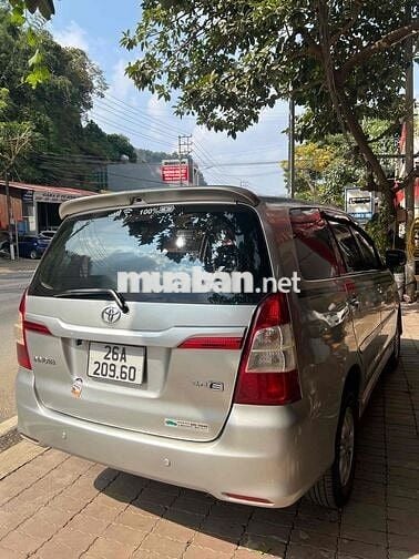 Toyota Innova 2011 G - 100000 km