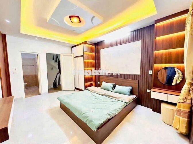 BÁN NHÀ PHẠM VĂN ĐỒNG. NGOẠI GIAO ĐOÀN GẦN PHỐ Ô TÔ ĐỖ CỔNG. 8 TỶ