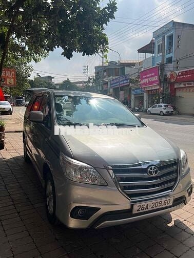 Toyota Innova 2011 G - 100000 km