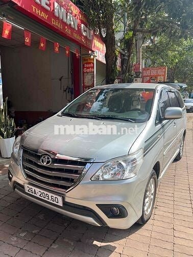 Toyota Innova 2011 G - 100000 km