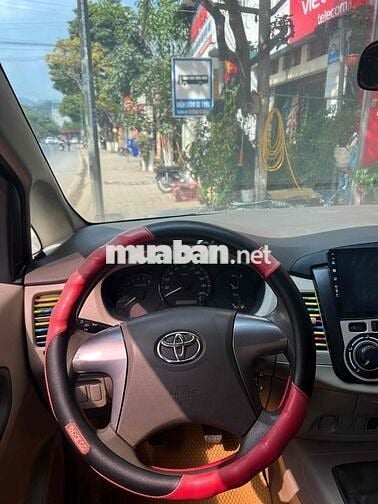 Toyota Innova 2011 G - 100000 km