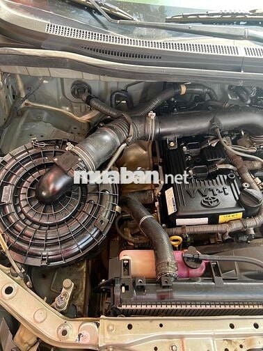 Toyota Innova 2011 G - 100000 km