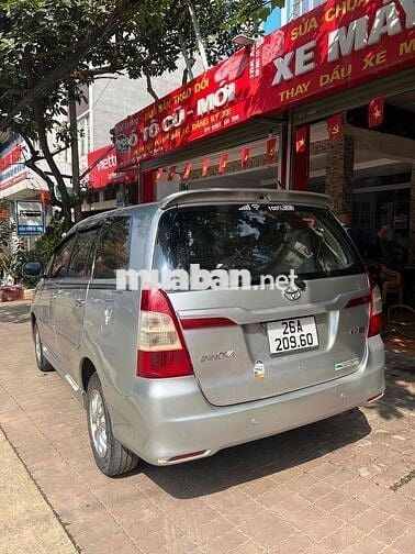 Toyota Innova 2011 G - 100000 km