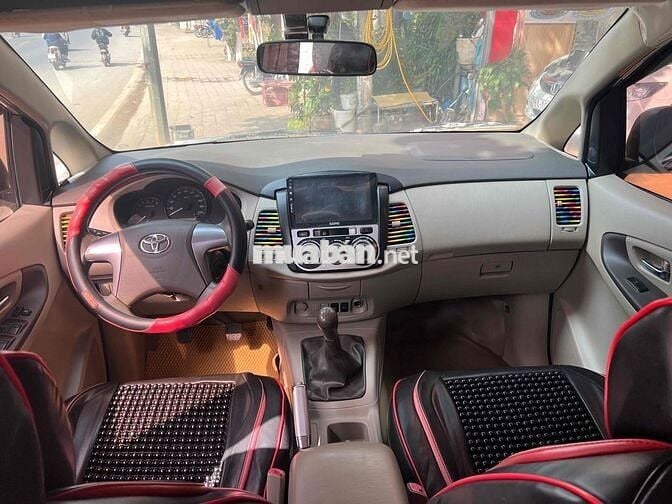 Toyota Innova 2011 G - 100000 km