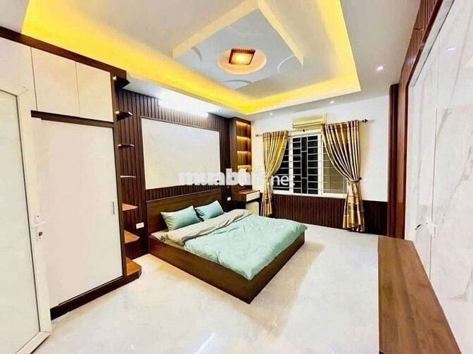 BÁN NHÀ PHẠM VĂN ĐỒNG. NGOẠI GIAO ĐOÀN GẦN PHỐ Ô TÔ ĐỖ CỔNG. 8 TỶ