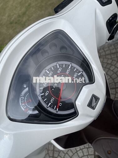 Honda Vision Trắng 17000 km