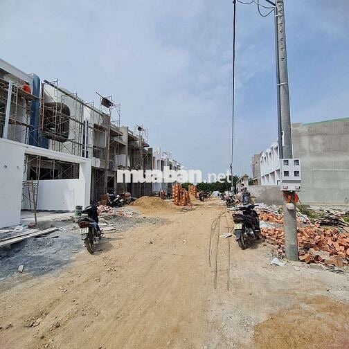 Bán nhà đang trong quá trình hoàn thiện , đường rộng 8m cạnh hương lô6