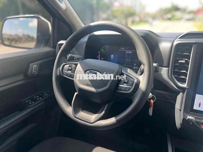 Ford Ranger XLS 1 Cầu 2024 48.000 km Trắng Hãng