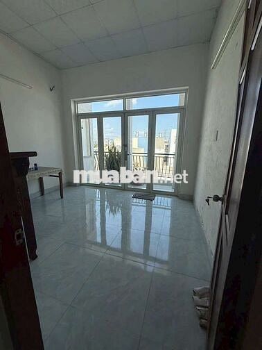 Nhà 3 lầu 4m x 18m 5,2 tỷ xã Phước Kiển hiếm , xe hơi tới nơi sát MT