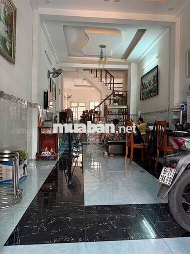 Nhà 3 lầu 4m x 18m 5,2 tỷ xã Phước Kiển hiếm , xe hơi tới nơi sát MT