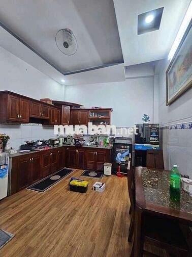 GẤP BÁN GIẢM SÂU, NHÀ 3 TẦNG, GIÁ 5.3TỶ, 4X13 ĐƯỜNG TRƯỚC NHÀ 6M THÔNG