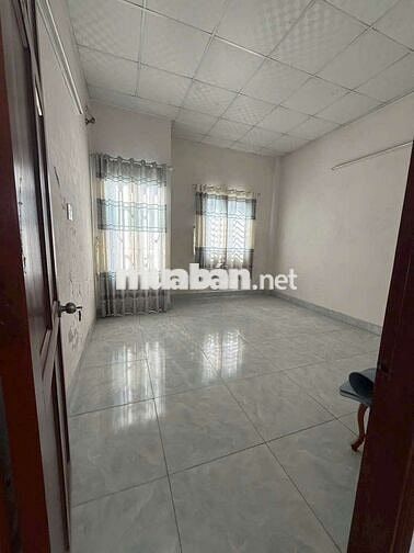 Nhà 3 lầu 4m x 18m 5,2 tỷ xã Phước Kiển hiếm , xe hơi tới nơi sát MT