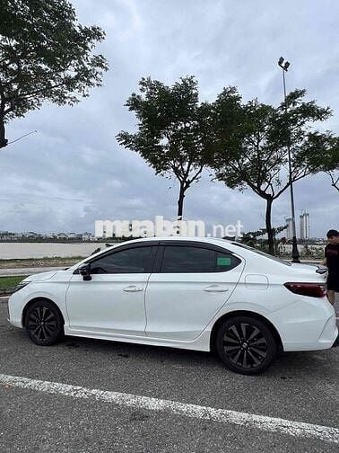 Honda City 2023 1.5 i-VTEC - 14400 km