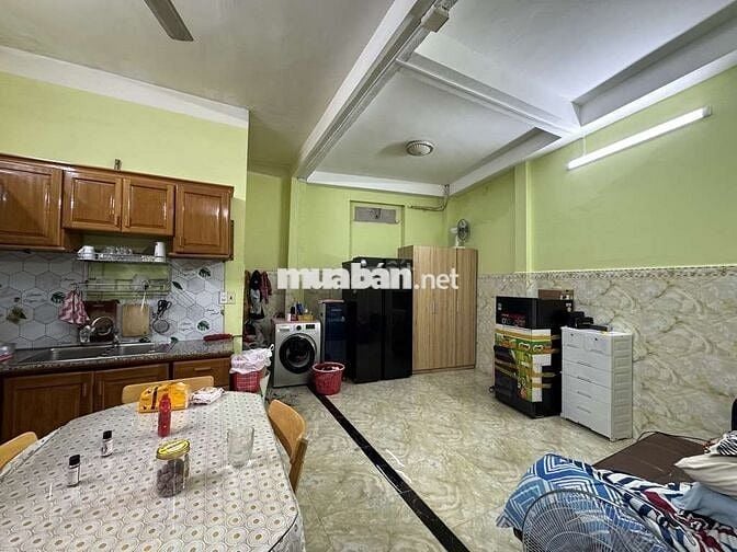 Bán nhà Cmt8, P10, Quận3, 58m2, 2tầng, 3phòng, hẻm2m, sát hẻm xe hơi