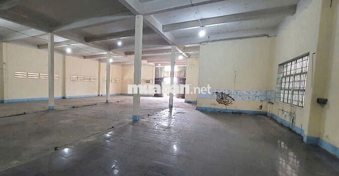 Kho ở Bùi Văn Ba cần cho thuê gấp diện tích 300m2 đường cont