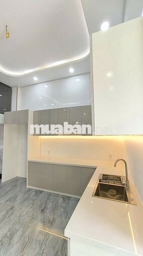 Bán nhà đẹp 2 lầu công năng rộng rãi, vị trí trung tâm chợ Rạch Kiến