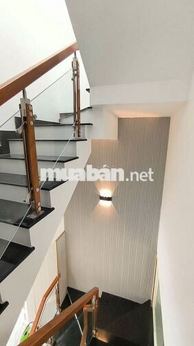 Bán nhà đẹp 2 lầu công năng rộng rãi, vị trí trung tâm chợ Rạch Kiến