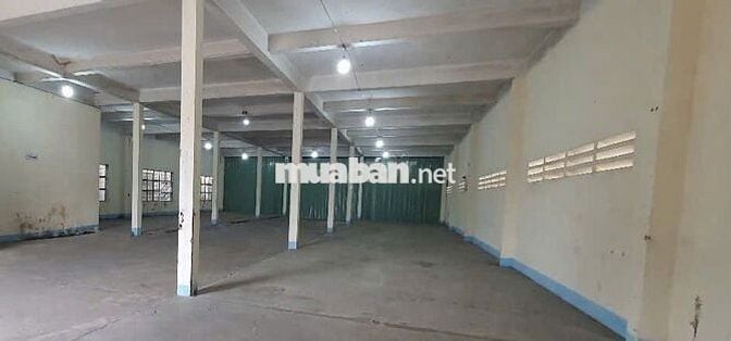 Kho ở Bùi Văn Ba cần cho thuê gấp diện tích 300m2 đường cont