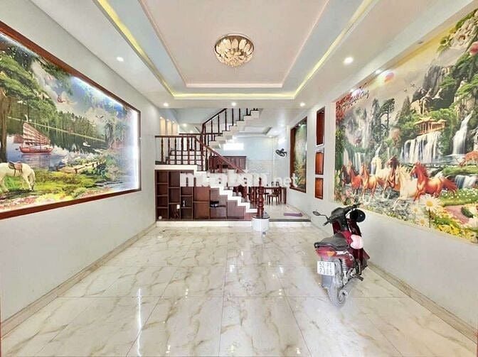 Cho thuê nhà 1 Trệt 2 Lầu gần Làng Đại học Dĩ An