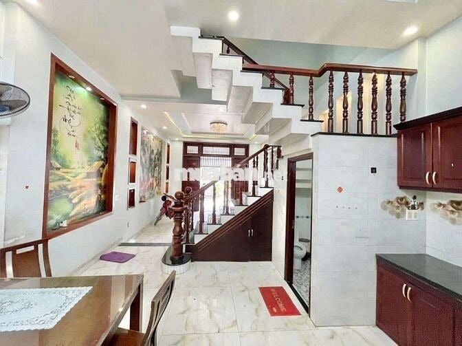 Cho thuê nhà 1 Trệt 2 Lầu gần Làng Đại học Dĩ An