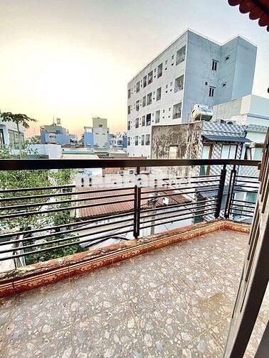 Bán nhà đường CMT8, P13, Quận10, 40m2, ngang 4.2m, 3tầng, 2PN, hẻm2.5m