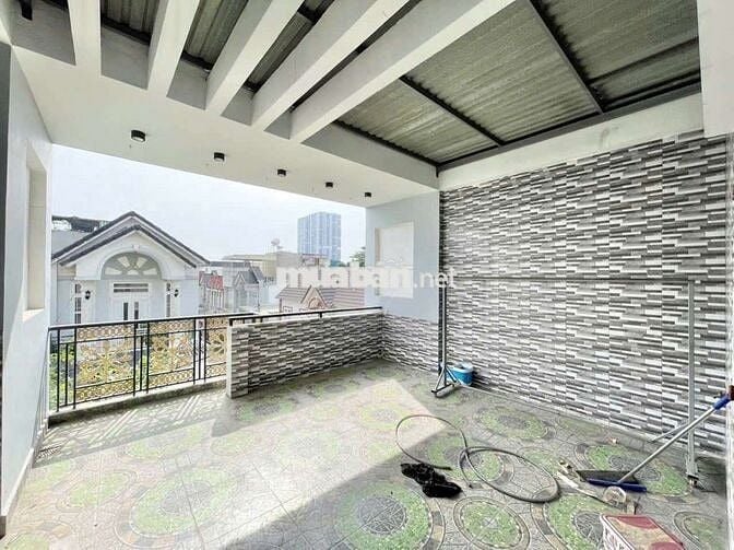 Cho thuê nhà 1 Trệt 2 Lầu gần Làng Đại học Dĩ An