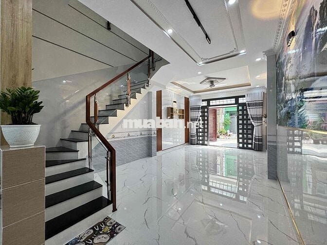 Nhà Sổ Hồng Riêng, 2 lầu, 4 phòng ngủ, sân thượng, đường 10m