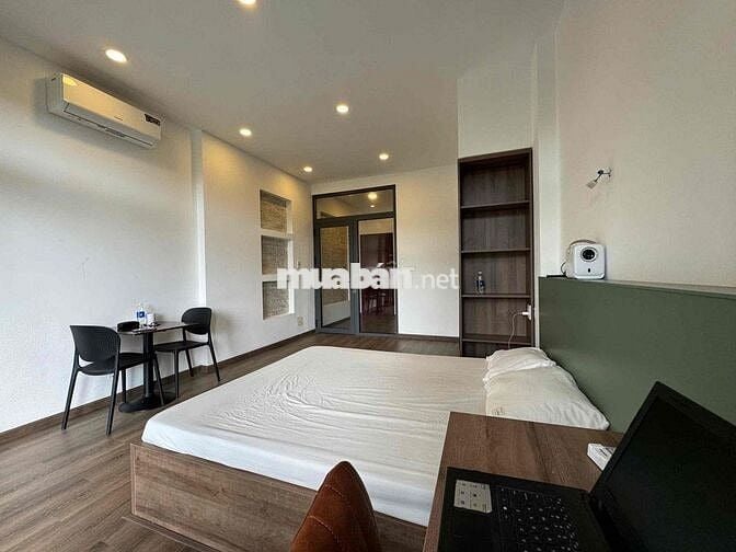 PHÒNG BAN CÔNG 40M2 NGAY MẶT TIỀN ĐƯỜNG NGAY BỜ KÈ HOÀNG SA