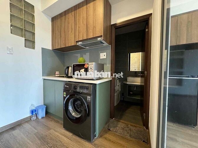 PHÒNG BAN CÔNG 40M2 NGAY MẶT TIỀN ĐƯỜNG NGAY BỜ KÈ HOÀNG SA