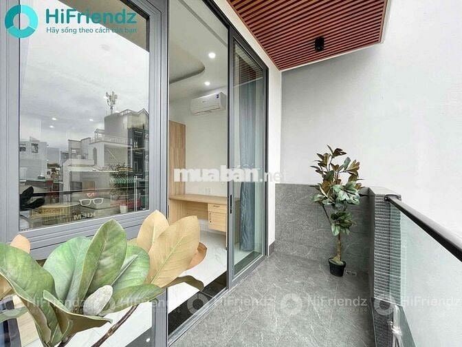 STUDIO THOÁNG CÓ BAN CÔNG FULL NỘI THẤT HIỆN ĐẠI NHẬN XE ĐIỆN