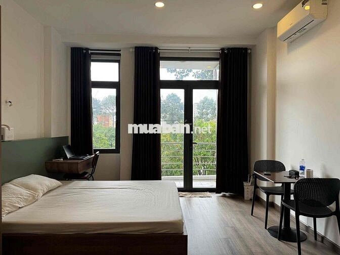 PHÒNG BAN CÔNG 40M2 NGAY MẶT TIỀN ĐƯỜNG NGAY BỜ KÈ HOÀNG SA