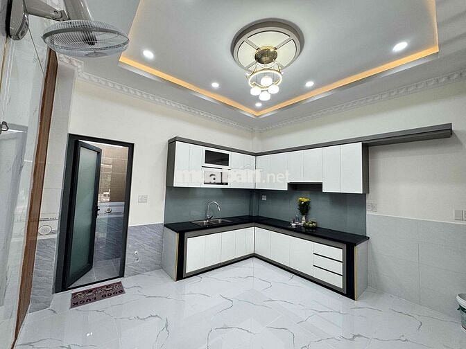 Nhà Sổ Hồng Riêng, 2 lầu, 4 phòng ngủ, sân thượng, đường 10m