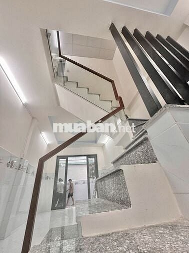 Cho thuê nhà nguyên căn 40 m2 ở đường Nguyễn Thị Thập ̣̣- Hẻm 118/10