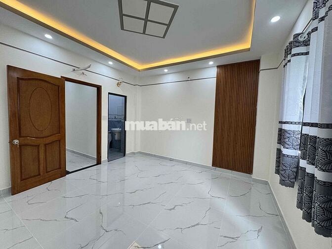 Nhà Sổ Hồng Riêng, 2 lầu, 4 phòng ngủ, sân thượng, đường 10m