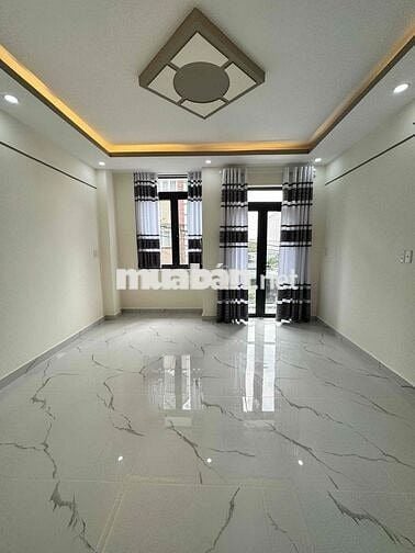 Nhà Sổ Hồng Riêng, 2 lầu, 4 phòng ngủ, sân thượng, đường 10m