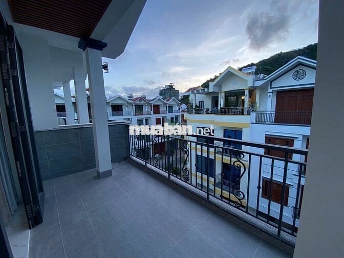 CHO THUÊ NHÀ 4 TẦNG 4 PHÒNG NGỦ CÓ THANG MÁY BẮC NHA TRANG