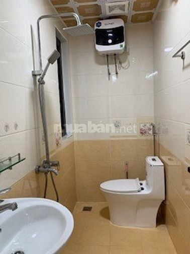 Nhà mới,ngõ xe ba bánh,đi 15 m ra đường ô tô,sát hồ.