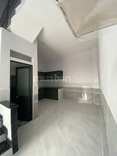 Nhà MT đường 4m, cách cầu lớn Hóc Môn 15 phút, nhà mới 5x10m